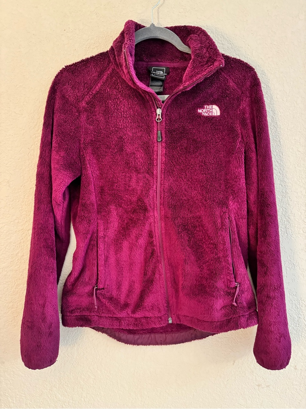 The North Face women’s Osito Full Zip fleece jacket in burgundy. Size S. EUC!!